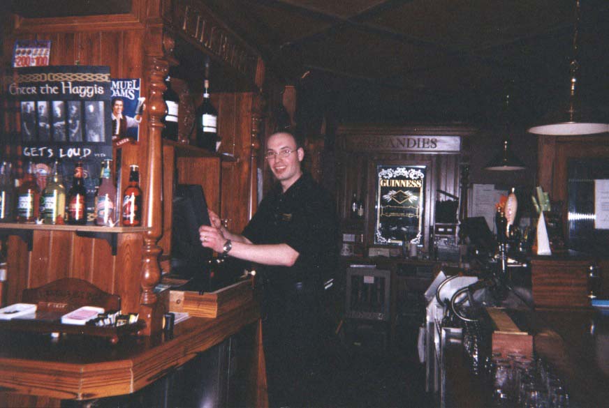 Click to enter Fionn MacCool's Irish Pub